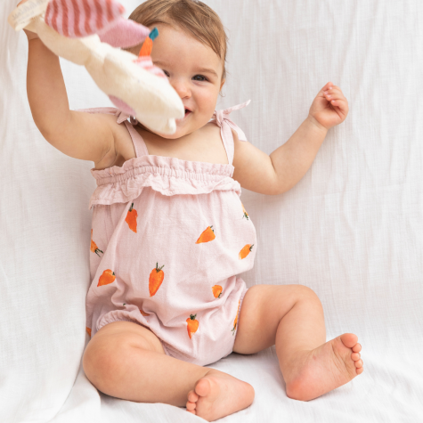 Baby bodysuit with pink carrot