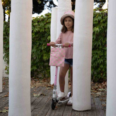 Girl's pink chess hat