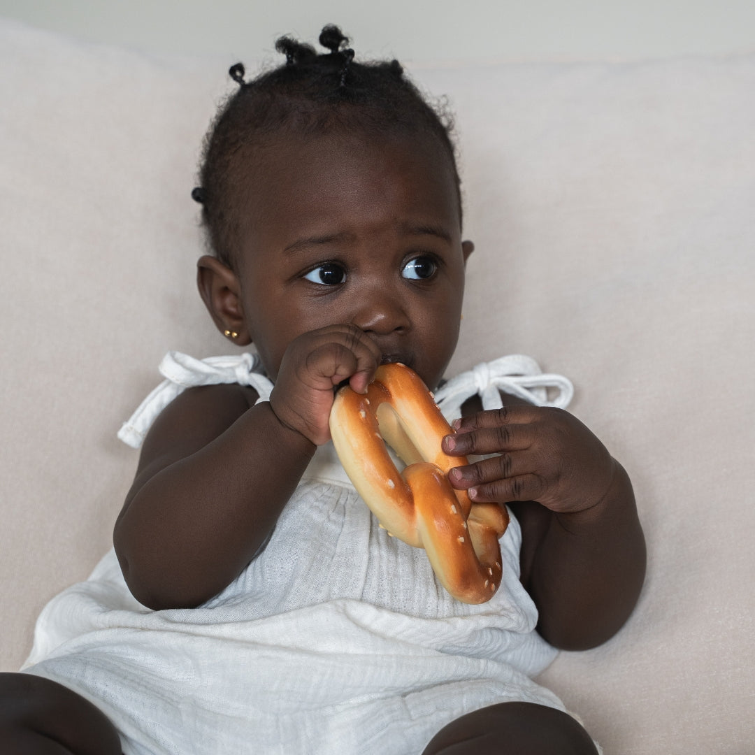 PEPE LE PRETZEL MORDEDOR BEBÉ