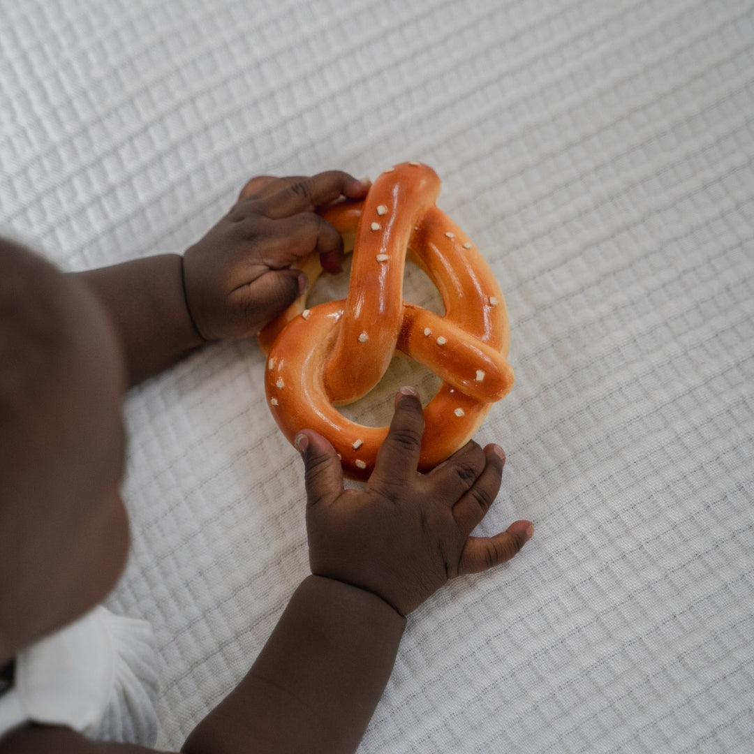 PEPE LE PRETZEL MORDEDOR BEBÉ