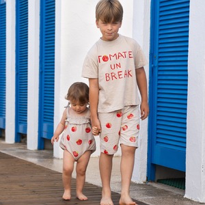 ¿Aún no has visto nuestra nueva colección de verano 2024? 🍅 Perfecto para llevar a tus peques combinados con nuestro adorable estampado de tomates. ¡Disfruta del sol con estilo y frescura! #Verano2024 #Lolaletost #ModaFamiliar #EstiloTomate