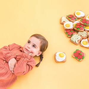 ¿En que estas pensando? 🤔 

Aguacate, tomate, kiwi, huevo….

‘La experiencia nos vuelve terriblemente selectivos’. A medida que vamos creciendo entendemos que somos lo que comemos. Ayuda a tus peques a crear hábitos saludables desde bien pequeños. 

#healthy #cuidatualimentacion #lolaletost #baby #peque #mordedoresbebes #cauchonatural