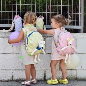 🎒 ¡La vuelta al cole ya está aquí! 🎒

Prepárate para el nuevo curso con nuestras mochilas llenas de estilo y diversión. Con diseños únicos y colores vibrantes, nuestras mochilas no solo son prácticas, sino también perfectas para destacar en el patio. ¡Elige la tuya y comienza el año escolar con toda la energía!